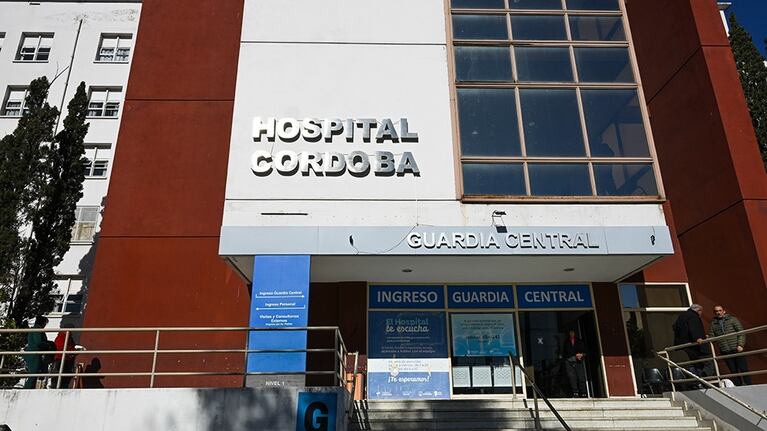El joven está internado en el Hospital Córdoba.