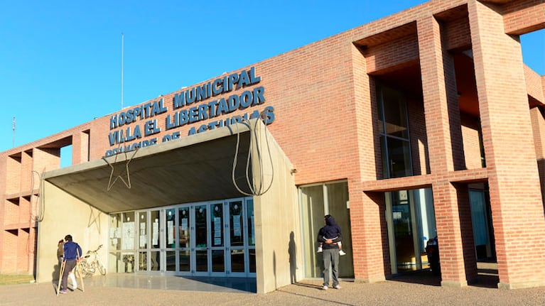 El joven está muy grave internado en el Hospital Príncipe de Asturias.