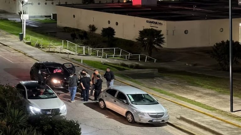 El joven fue embestido por otro auto en medio de la discusión.