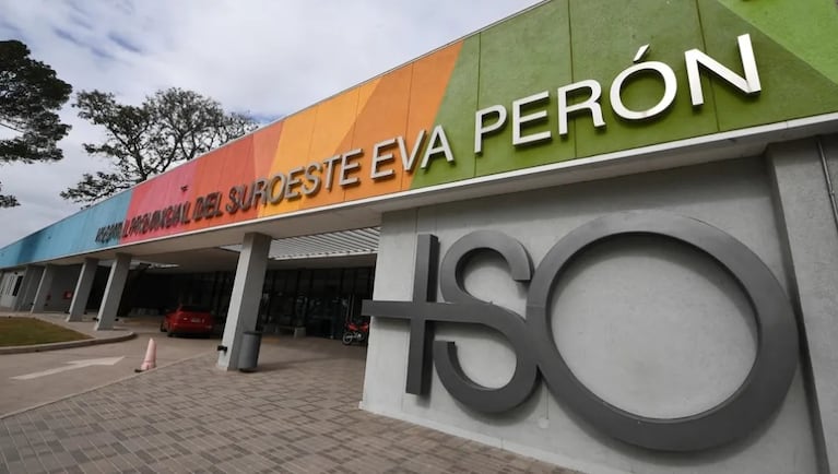 El joven fue internado en estado crítico.