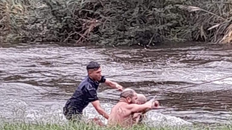 El joven que quedó atrapado en el río tiene 20 años. Foto: FM Espacio.
