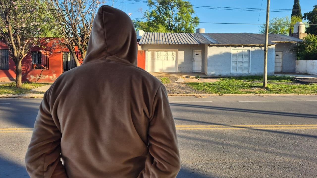 El joven sigue con temor pese a los primeros pasos de la justicia en la causa. Foto: Juan Pablo Lavisse / ElDoce.