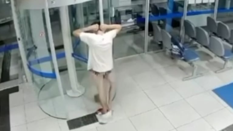 El joven sufrió lesiones y quedó detenido.