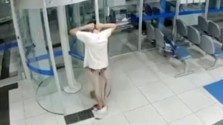 El joven sufrió lesiones y quedó detenido.