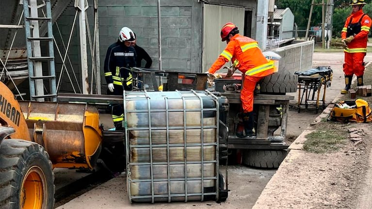 El joven sufrió un aplastamiento cuando trabajaba con un elevador.