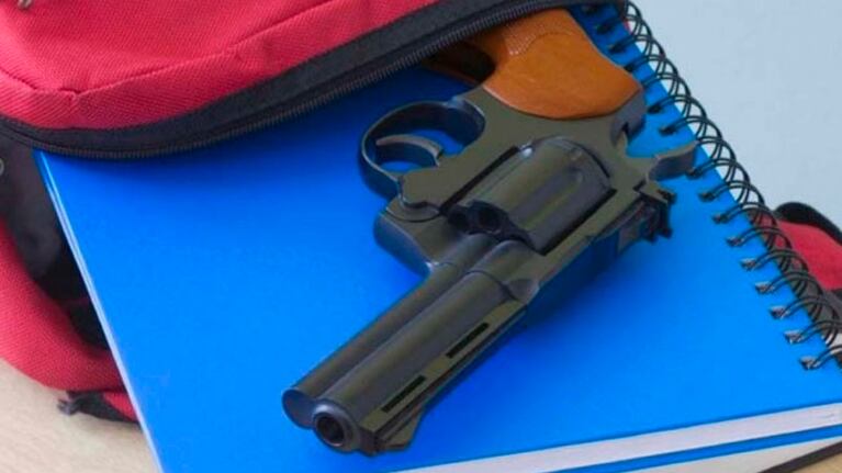 El joven tenía un revólver calibre 22mm en la mochila.