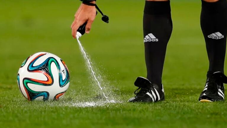 El juez podría disponer embargos a bienes y cuentas de FIFA por el uso del aerosol.