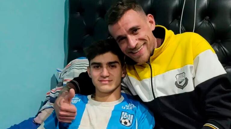 El jugador de El Carmen recibió la visita del DT de Defensores Central Córdoba.
