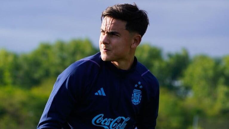 El jugador de La Roma ya está en el predio de AFA en Ezeiza.