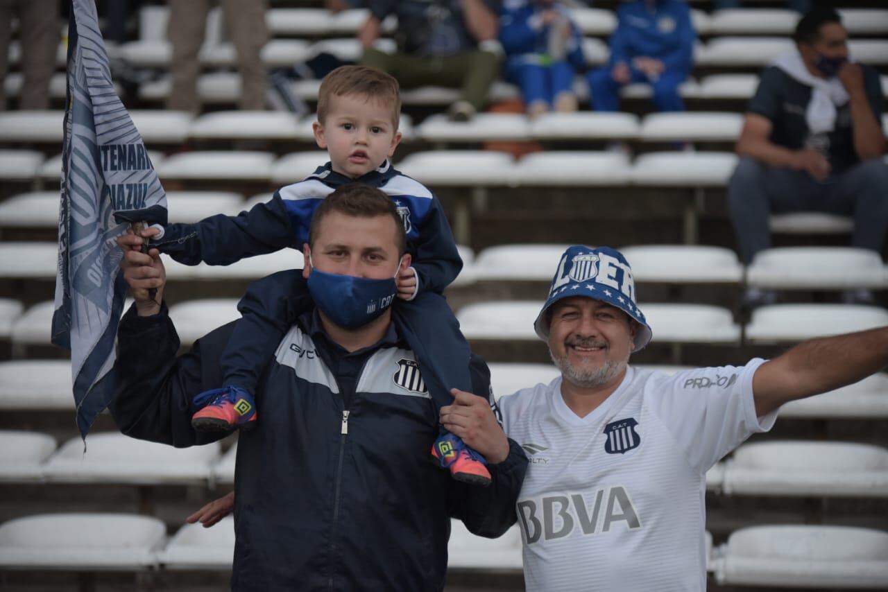 El Kempes se vistió de azul y blanco con la vuelta de los hinchas. Fotos: Lucio Casalla/ElDoce.tv