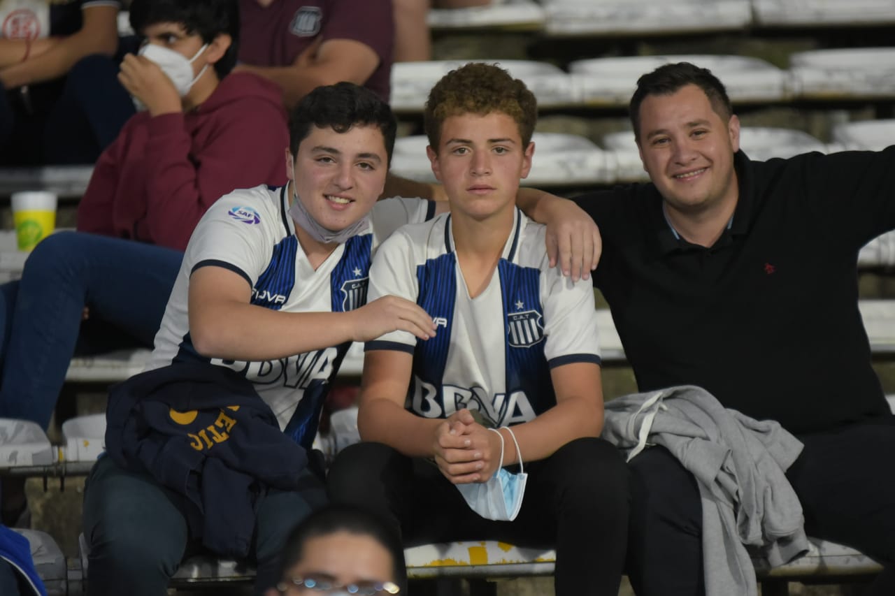 El Kempes se vistió de azul y blanco con la vuelta de los hinchas. Fotos: Lucio Casalla/ElDoce.tv