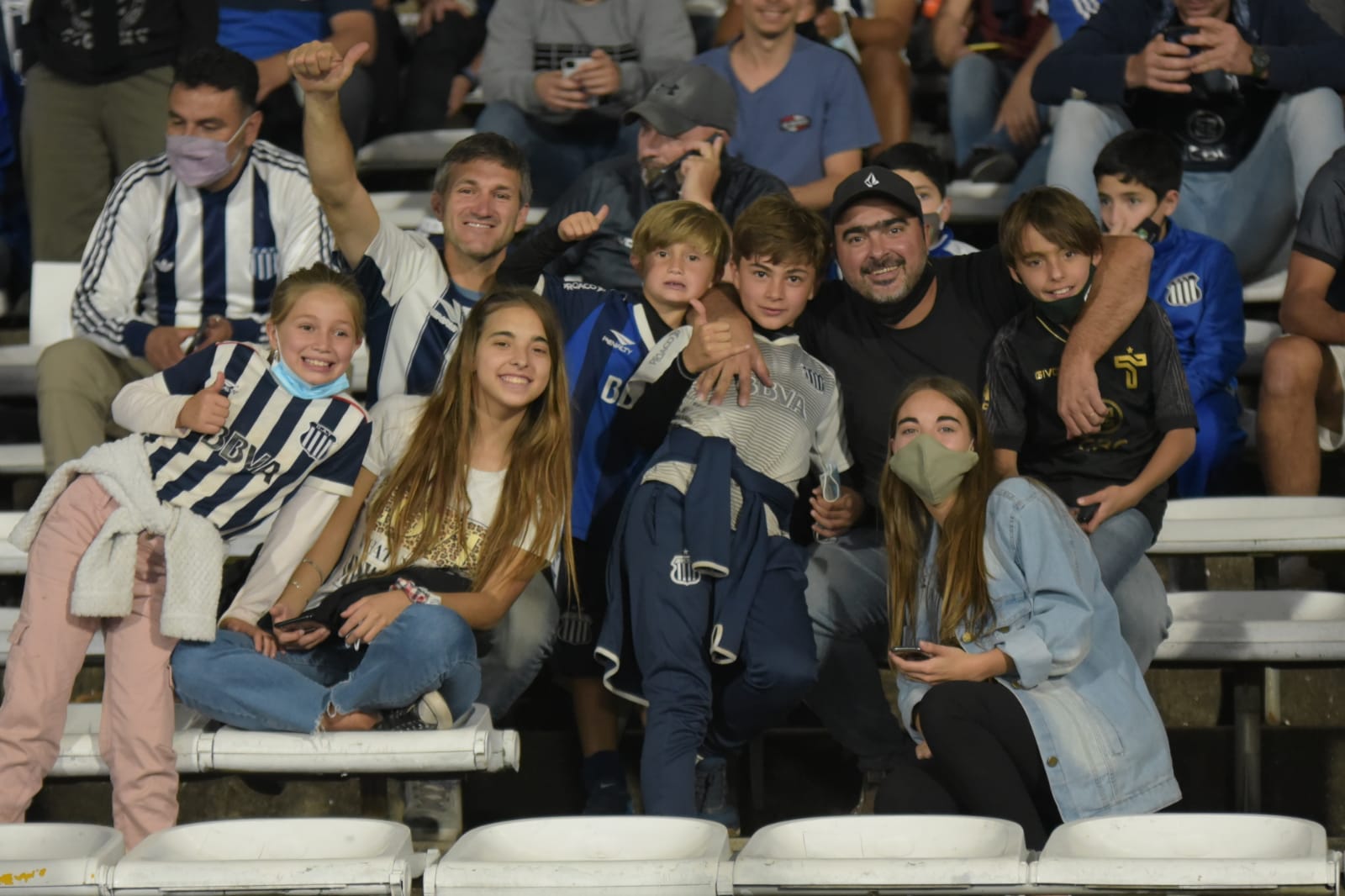 El Kempes se vistió de azul y blanco con la vuelta de los hinchas. Fotos: Lucio Casalla/ElDoce.tv