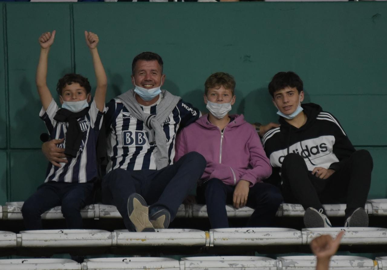 El Kempes se vistió de azul y blanco con la vuelta de los hinchas. Fotos: Lucio Casalla/ElDoce.tv