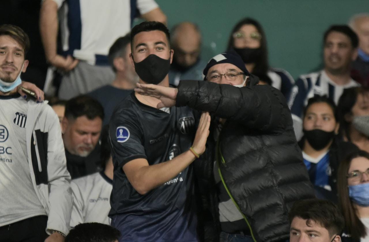 El Kempes se vistió de azul y blanco con la vuelta de los hinchas. Fotos: Lucio Casalla/ElDoce.tv