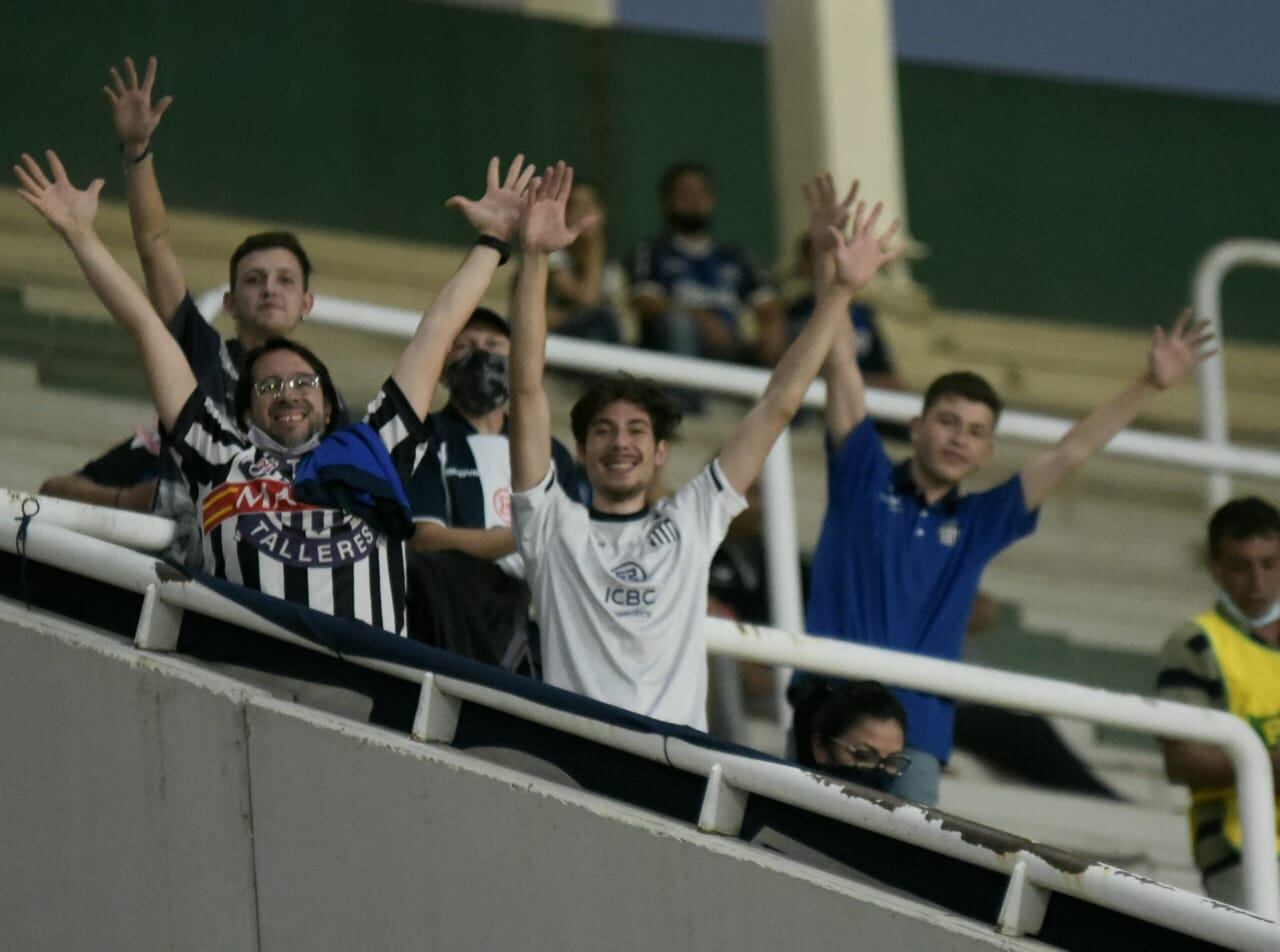 El Kempes se vistió de azul y blanco con la vuelta de los hinchas. Fotos: Lucio Casalla/ElDoce.tv