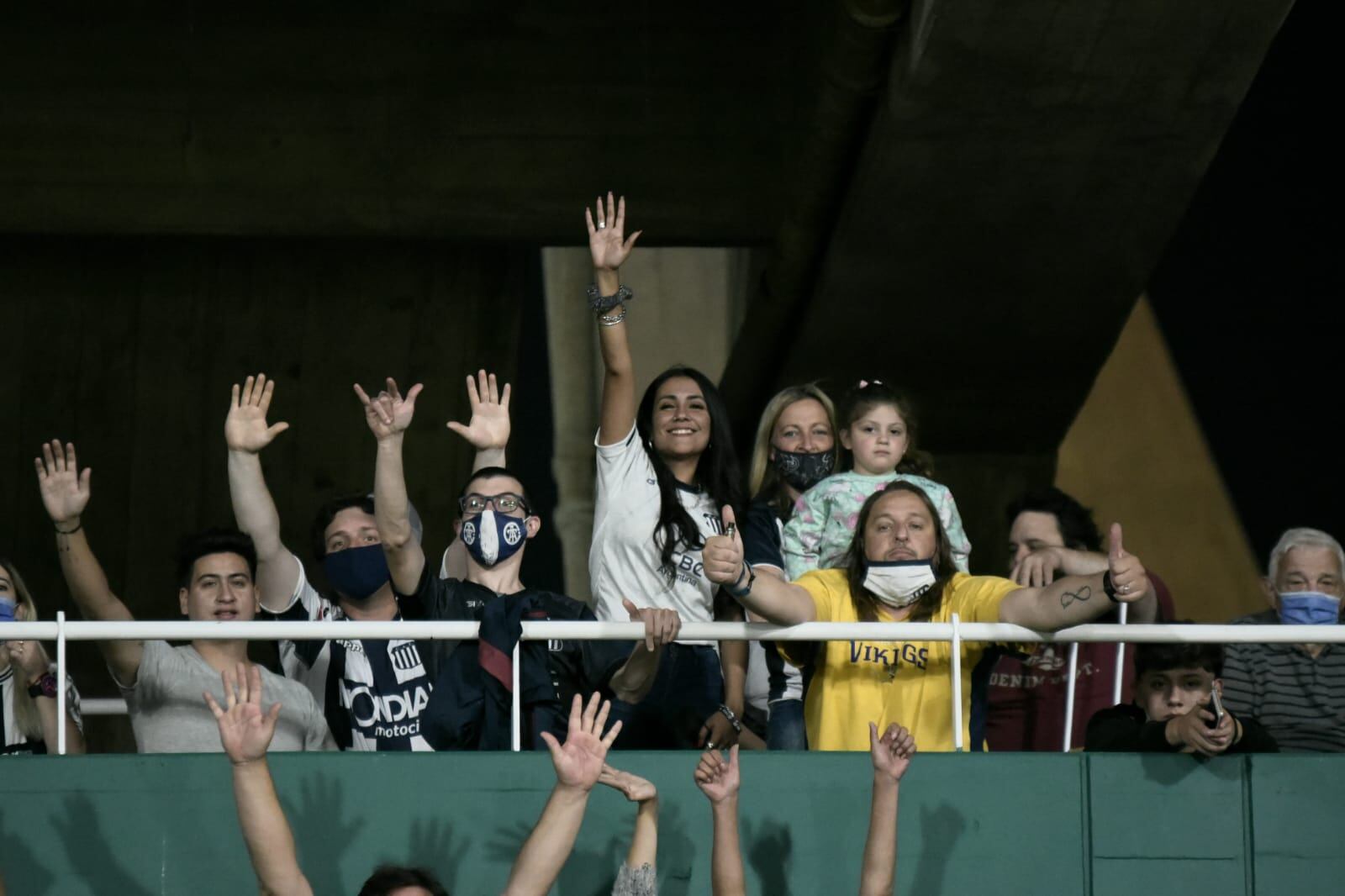 El Kempes se vistió de azul y blanco con la vuelta de los hinchas. Fotos: Lucio Casalla/ElDoce.tv