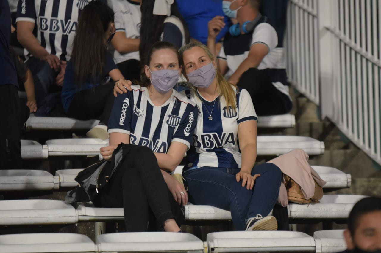 El Kempes se vistió de azul y blanco con la vuelta de los hinchas. Fotos: Lucio Casalla/ElDoce.tv