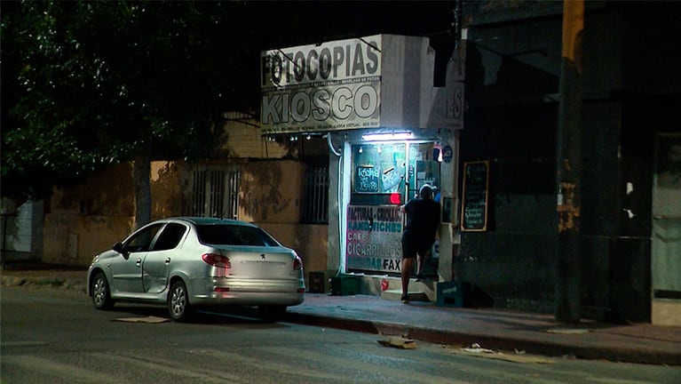 El kiosco despachando alcohol en plena madrugada.