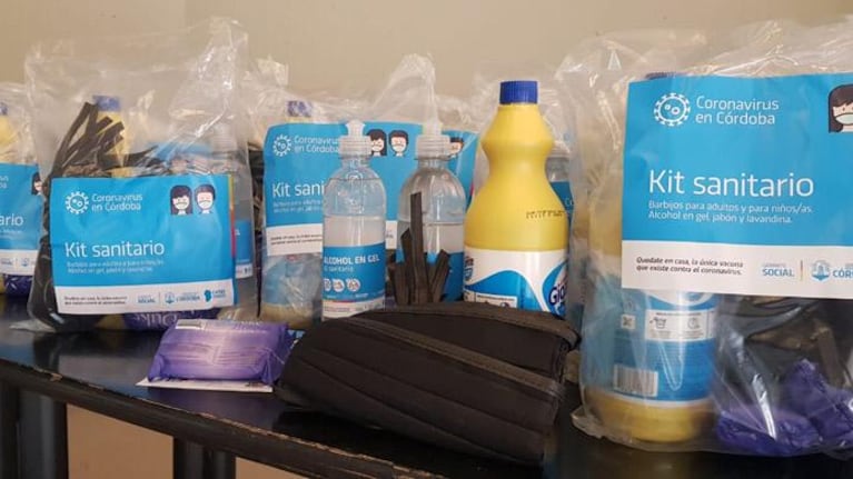 El kit sanitario que recibirán familias cordobesas para protegerse de la pandemia.