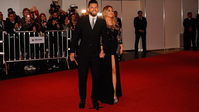 El Kun Agüero de la mano de Karina La Princesita. Foto: Infobae.