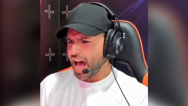 El Kun Aguero en una transmisión en vivo.