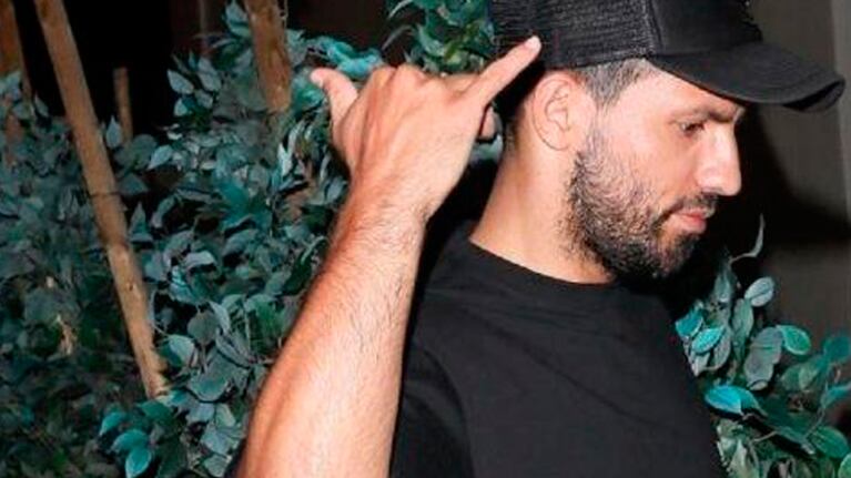 El Kun Agüero llegando a una fiesta privada del músico Dark.