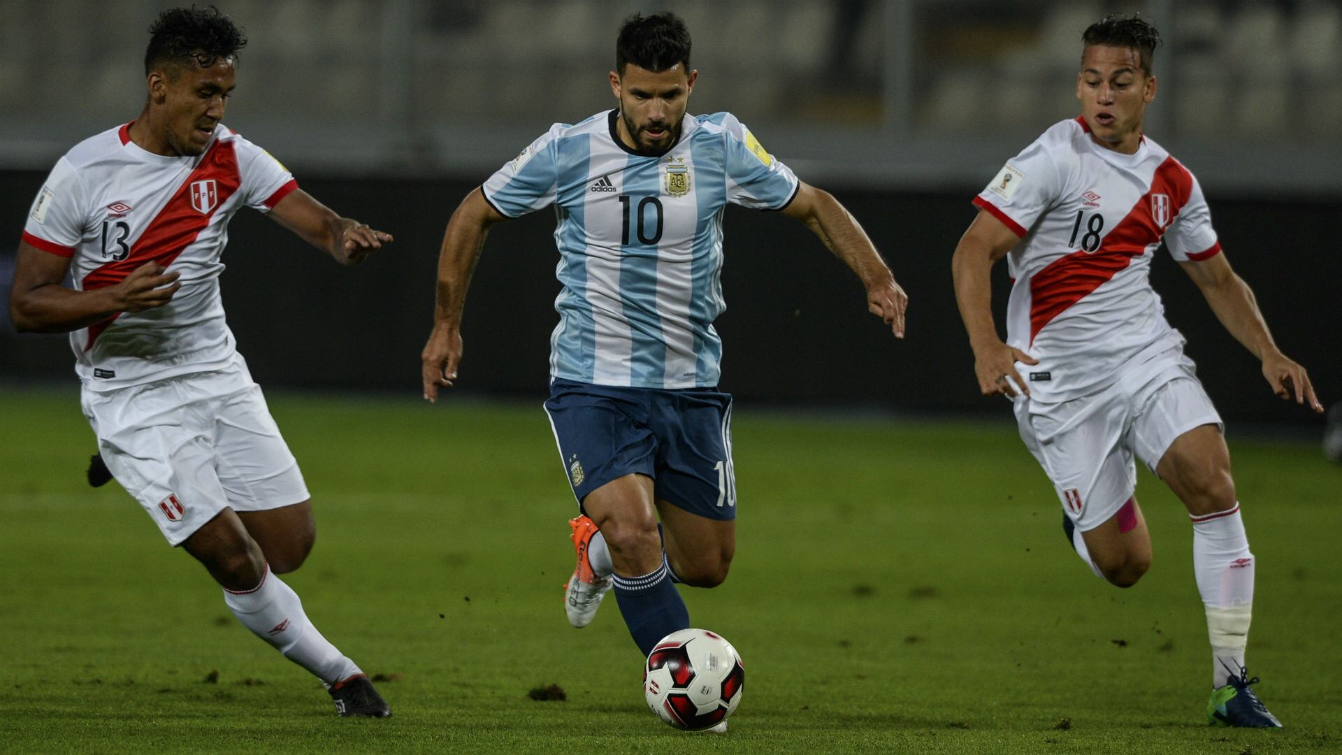 El Kun Agüero usó la "10" por la ausencia de Messi en el último Argentina-Perú.