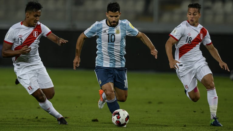 El Kun Agüero usó la "10" por la ausencia de Messi en el último Argentina-Perú.