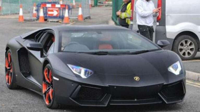 El Kun Agüero vende su Lamborghini y lo definió como su “compra más inútil”