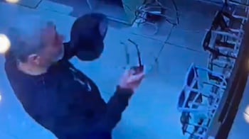 El ladrón de boina quedó filmado en el centro de Córdoba.