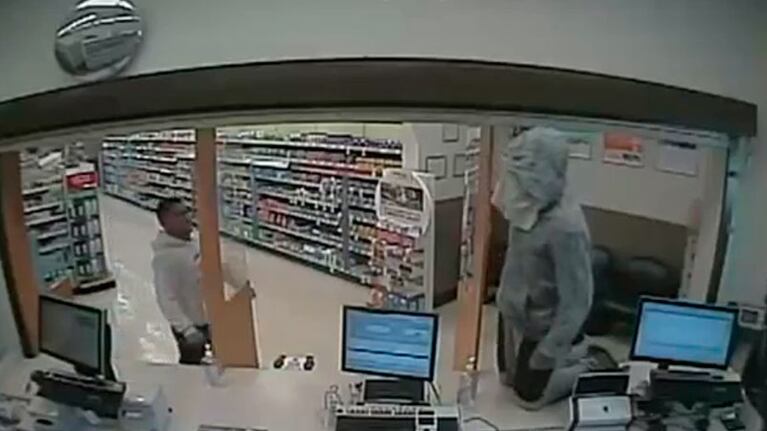 El ladrón entró a buscar fármacos. Se llevó una golpiza.
