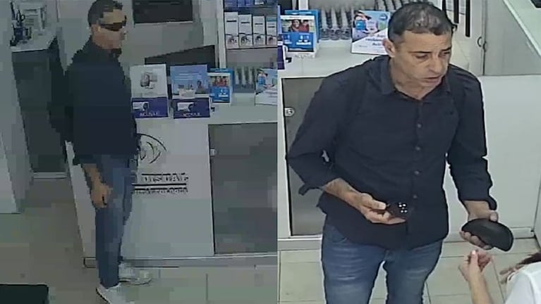 El ladrón fingió ser un cliente y se robó el celular.