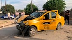 El ladrón que robó el taxi chocó tras la persecución y cayó detenido.