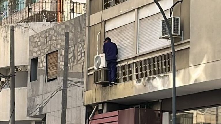 El ladrón quedó parado a la vista de todos los testigos.