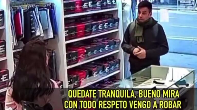 El ladrón usó maneras suaves para cometer el delito en un local de Villa Crespo.