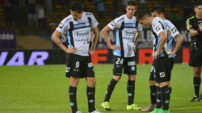 El lamento de los jugadores al final del partido. Foto: Lucio Casalla / El Doce.tv.