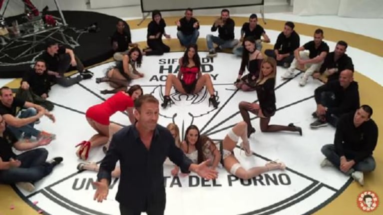 El legendario actor porno, Rocco Siffredi, abrirá la institución en Italia.