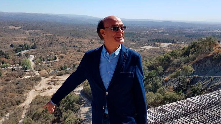 El legislador González en el valle de Traslasierra.