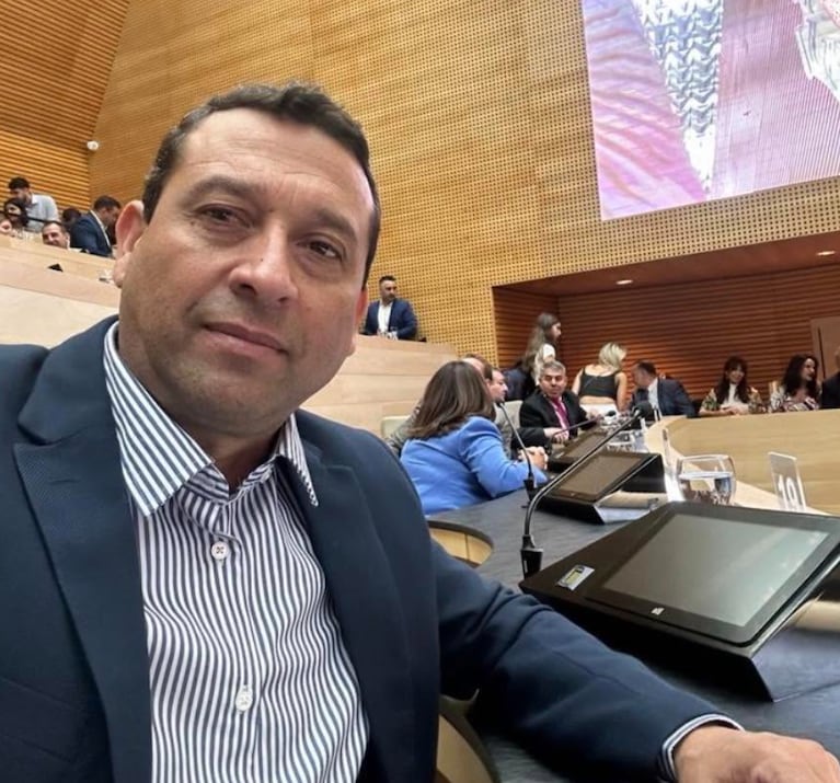 El legislador Ramón Flores en la Legislatura de Córdoba.