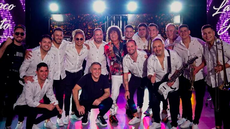 El Loco Amato con su banda, la Mona y Lucas Ninci de Monada.