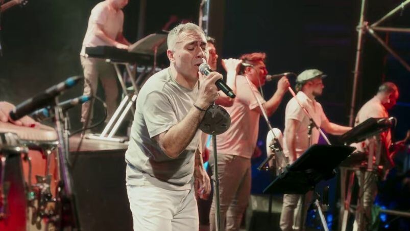 El Loco Amato estrenó “Peligrosa” en la previa de un nuevo Larguísimo