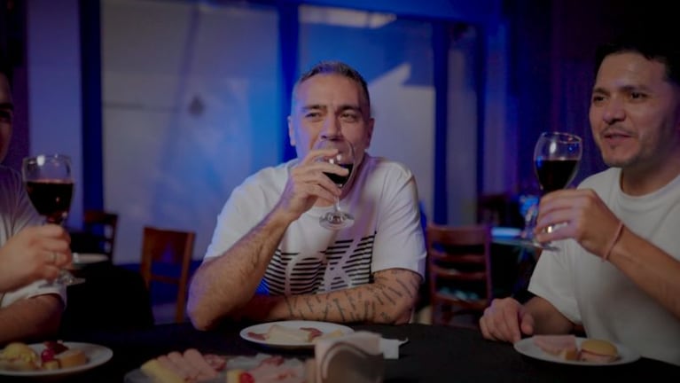 El Loco Amato estrenó un nuevo videoclip titualdo "Brindo por mi".