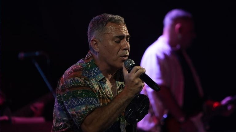 El Loco Amató y su clásico de los viernes en Atenas.