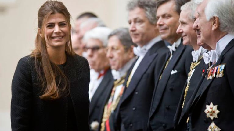 El look protocolar de Juliana Awada en su visita al Papa Francisco. 