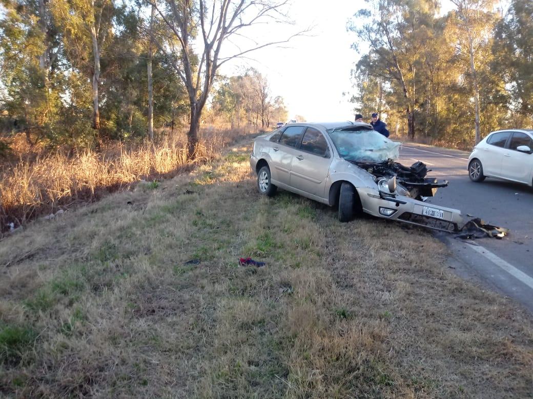 El lugar del conductor quedó destruido por el impacto.