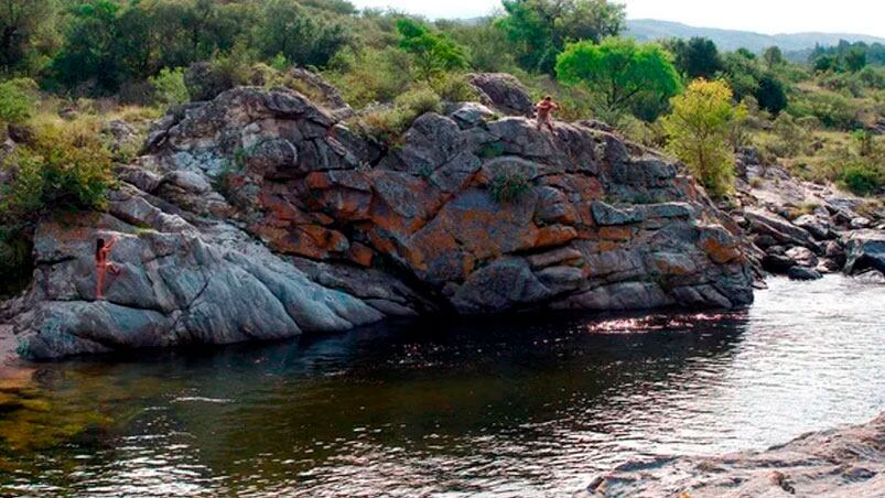 El lugar es conocido como playa Piedra del Indio.