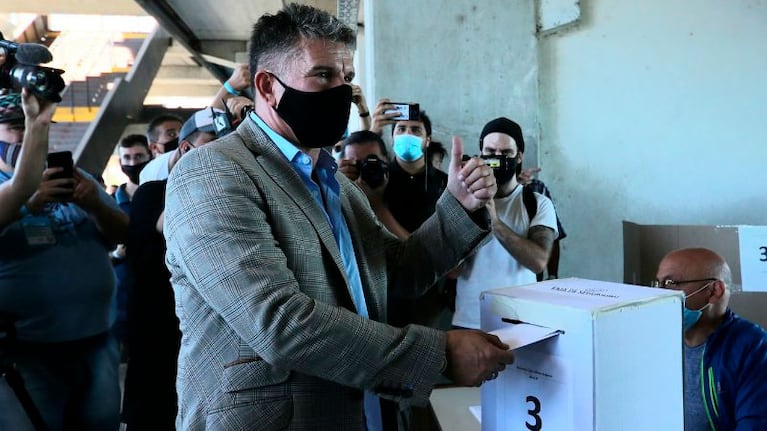 El "Luifa" emitió su voto bien temprano en la mañana.