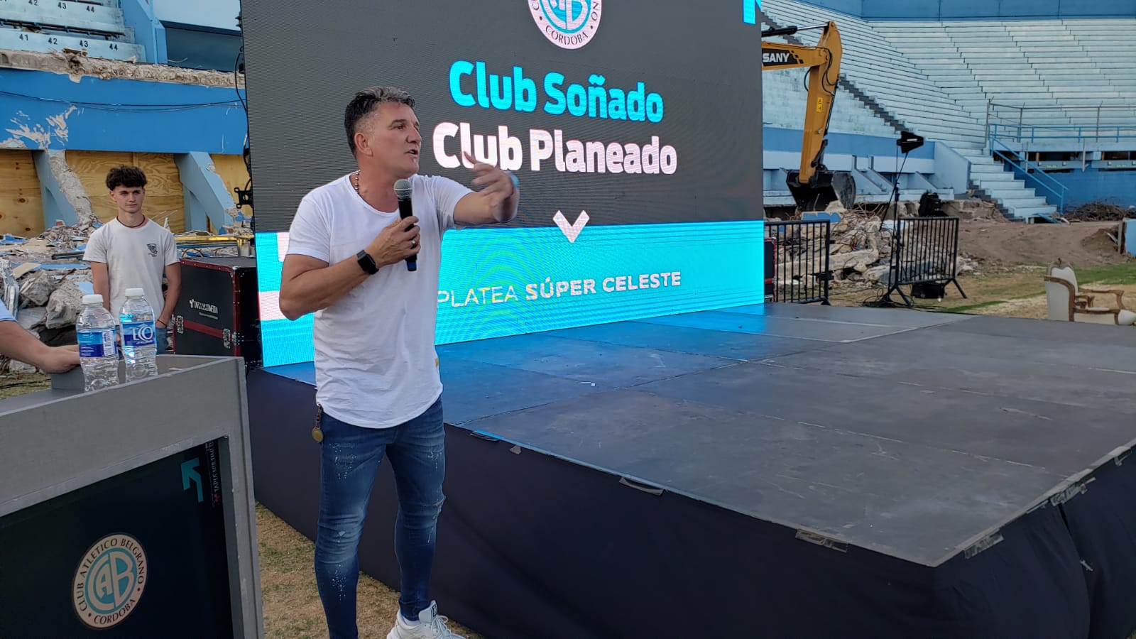 El Luifa presentó el plan de obras en el Gigante de Alberdi. Foto: Néstor Ghino/El Doce.