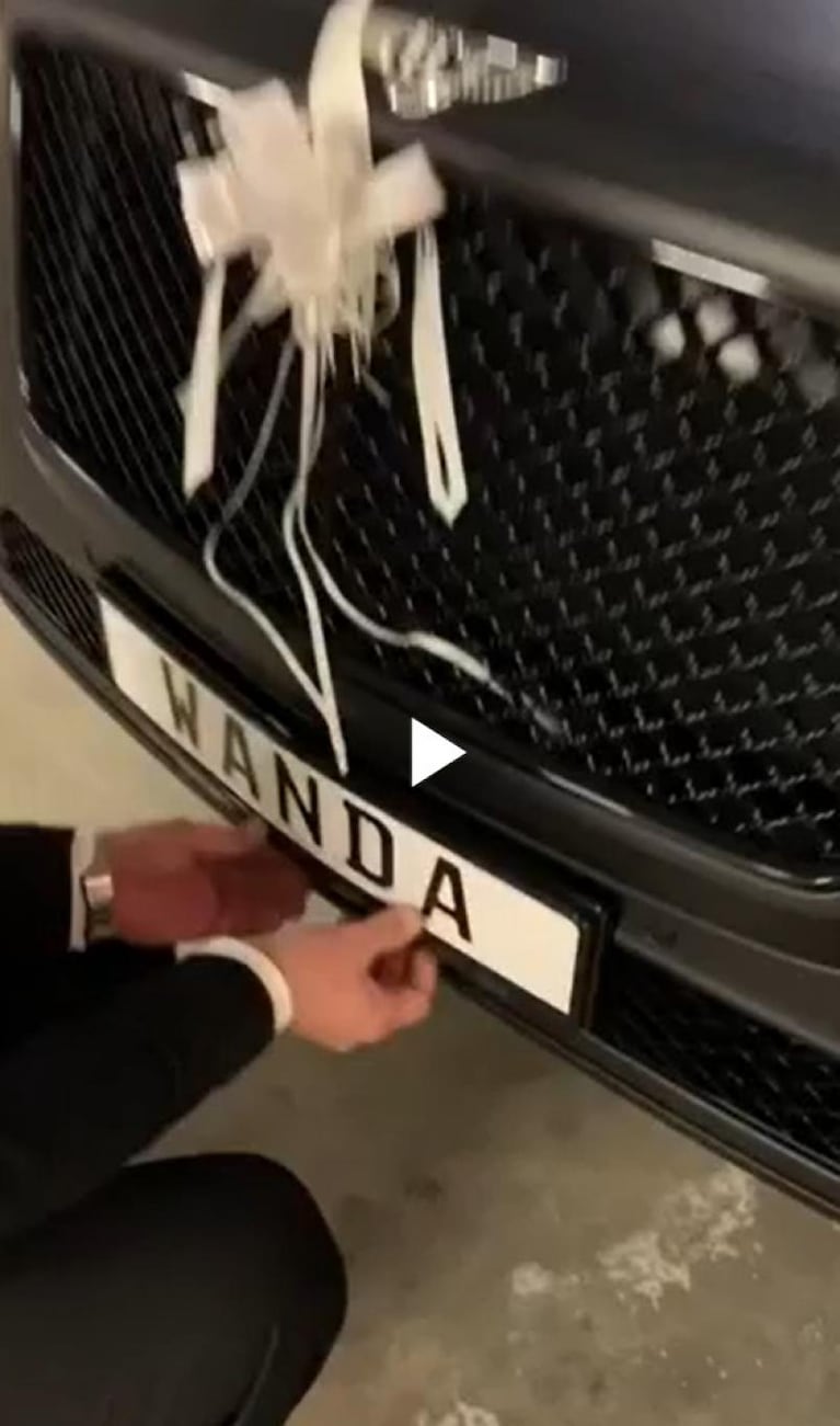 El lujoso auto que Icardi le regaló a Wanda Nara y la canción que eligió para mostrarlo