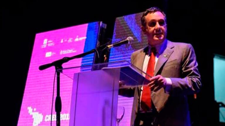 El mal momento del Ministro en el escenario.